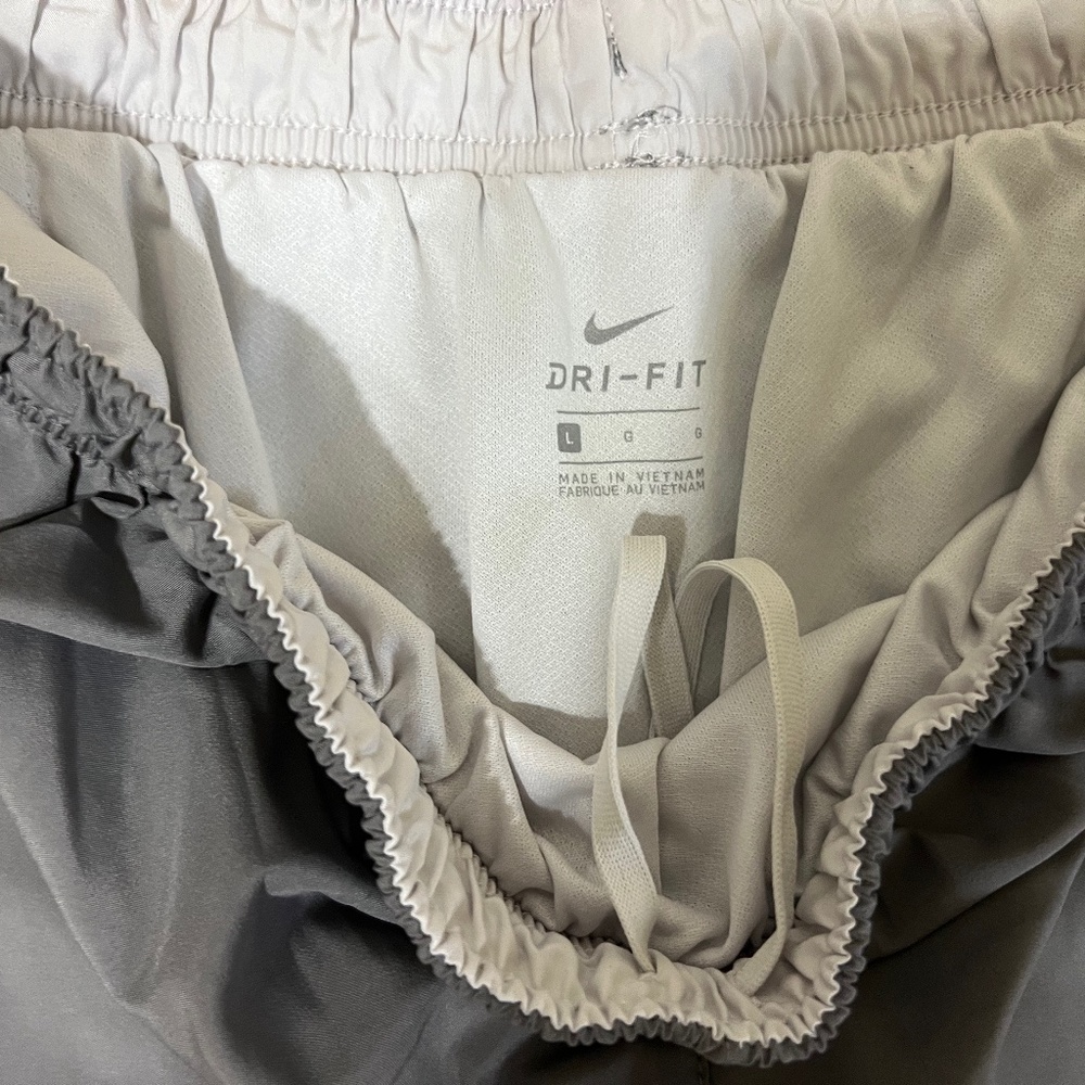 Womens Nike DriFit Running Shorts - Picture 3 of 3